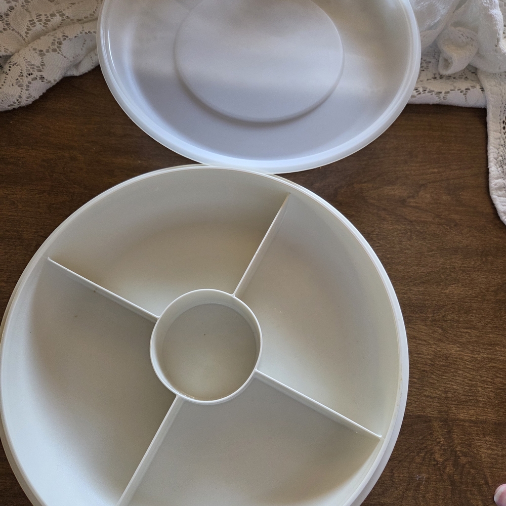 Tupperware White Plastic Divided Serving Tray with Lid - Home Dining